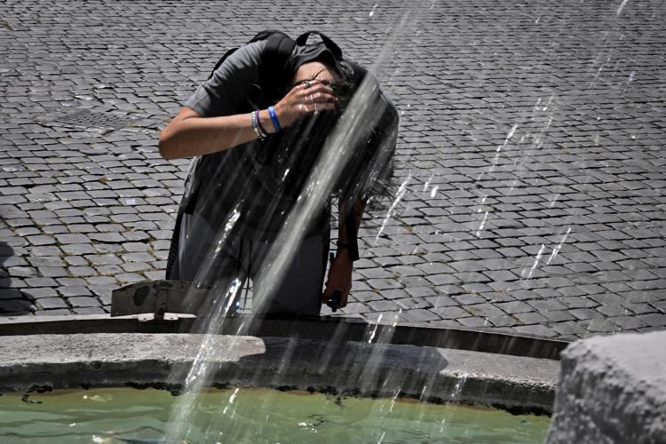 Caldo africano, oggi meteo Italia da bollino rosso: domani Nord respira