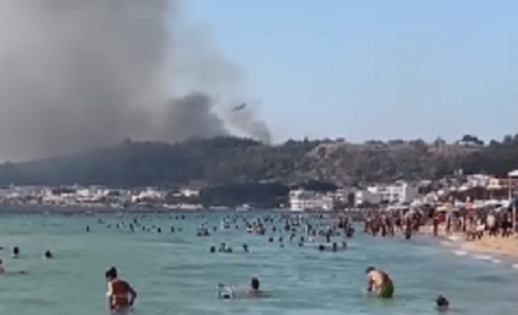 Salento, incendio sulla costa: a Gallipoli evacuati residenti e bagnanti