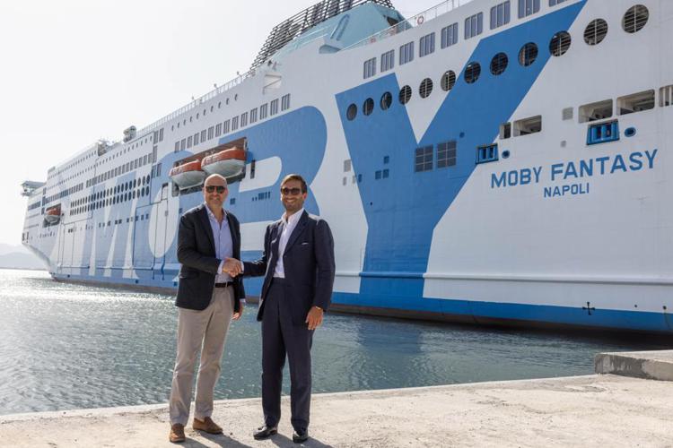 Moby nuovo 'Front jersey sponsor' del Cagliari, firma a bordo della Moby Fantasy