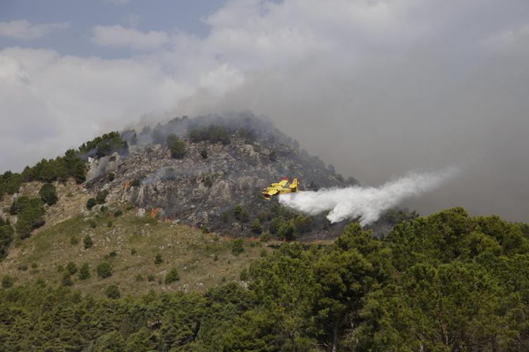 Canadair in azione - Fotogramma