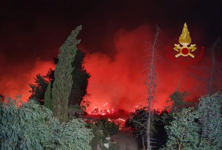 Incendi in Sardegna, Vigili fuoco: 