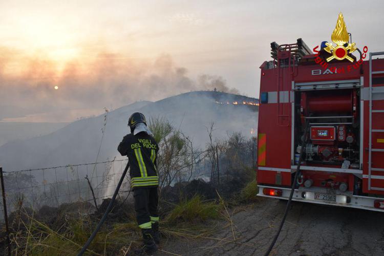 Incendi Sardegna, centinaia di ettari a fuoco. In arrivo stretta su piromani