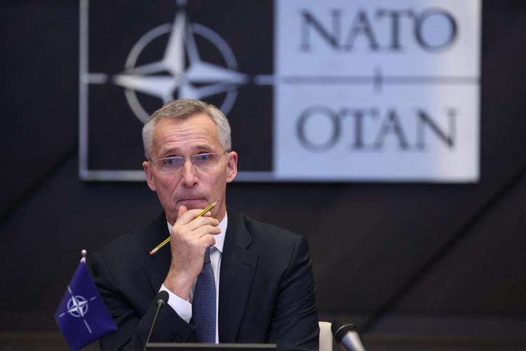 Stoltenberg, Ucraina e armi Nato contro Russia: reazioni e posizione dell'Italia