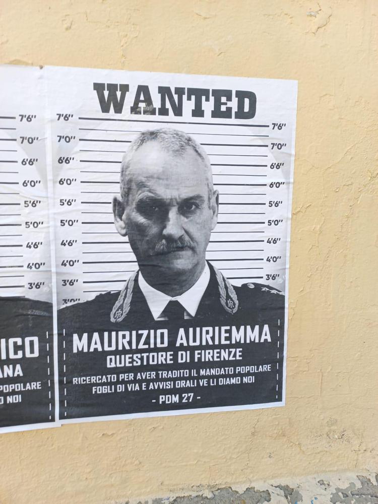 Manifesti con volto Questore Firenze e scritta 'Wanted', solidarietà del Sindacato Polizia