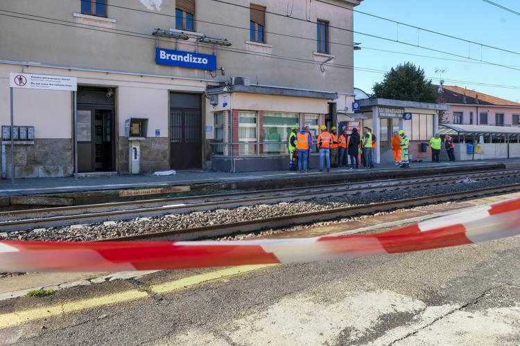 La stazione di Brandizzo dopo l'incidente ferroviario dove sono morti cinque operai - Fotogramma