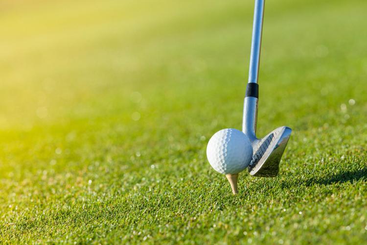 Salute: ortopedici, 5 buoni motivi per praticare il golf a ogni età