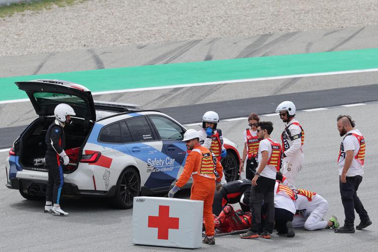 L'incidente di Pecco Bagnaia durante il MotoGp di Barcellona - Afp