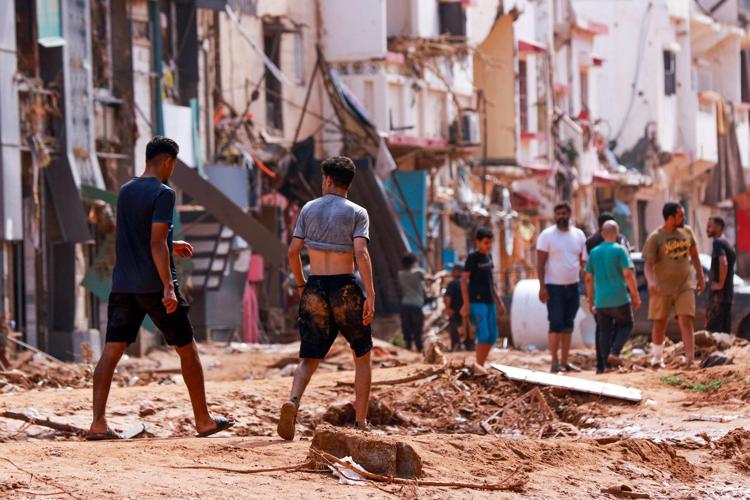 Strade ricoperte di fango dopo l'alluvione in Libia - Afp