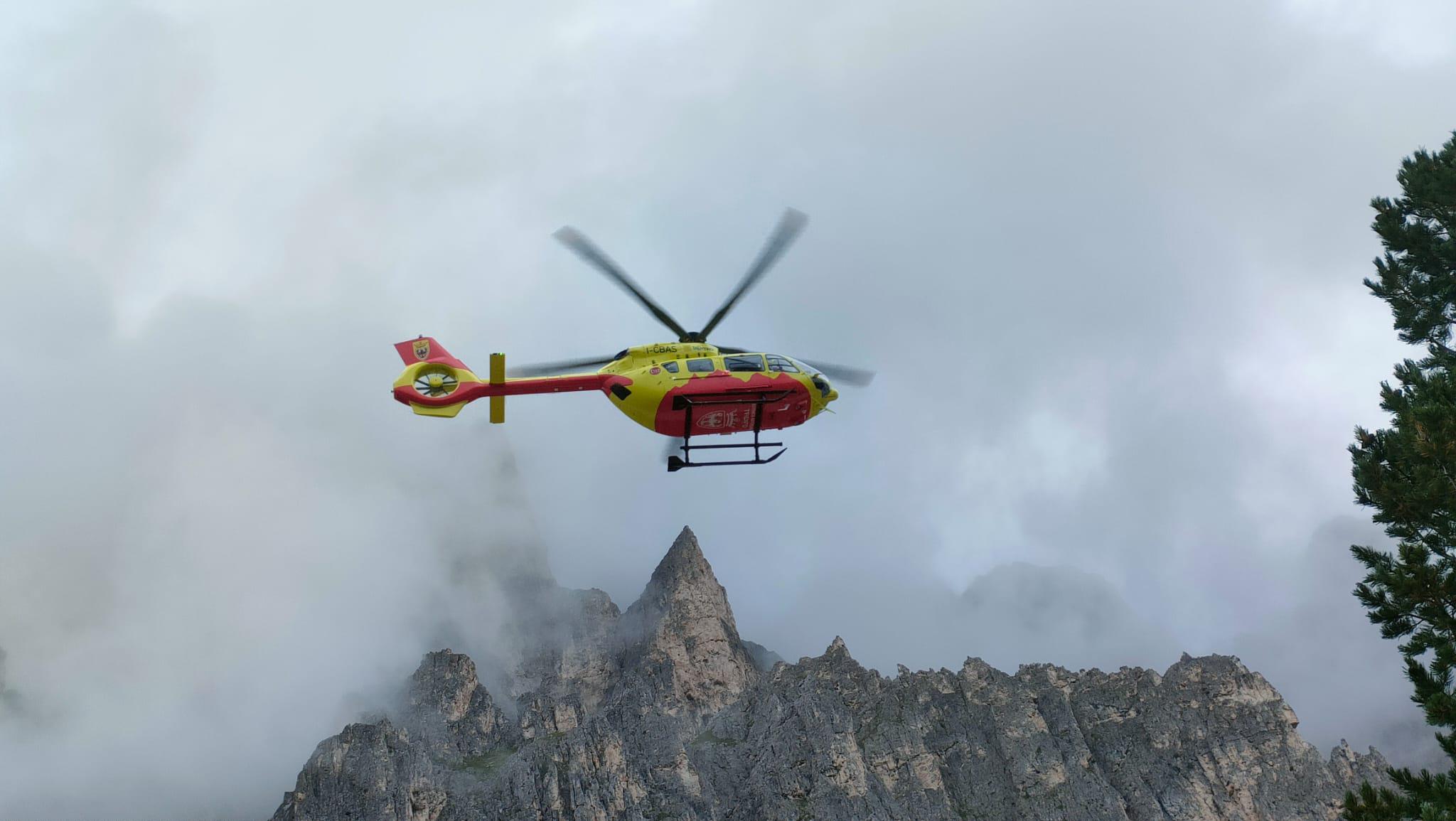 Trentino - due alpinisti precipitano sulla Presanella: un morto e un ferito