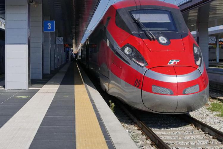 Treno alla stazione - (Fotogramma)