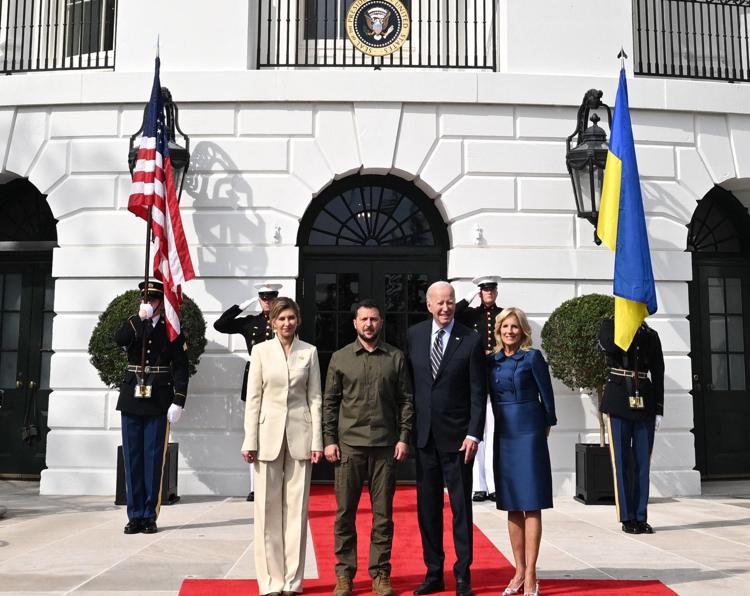 Joe Biden e Jill Biden accolgono alla Casa Bianca Volodymyr Zelensky e la moglie Olena - Afp