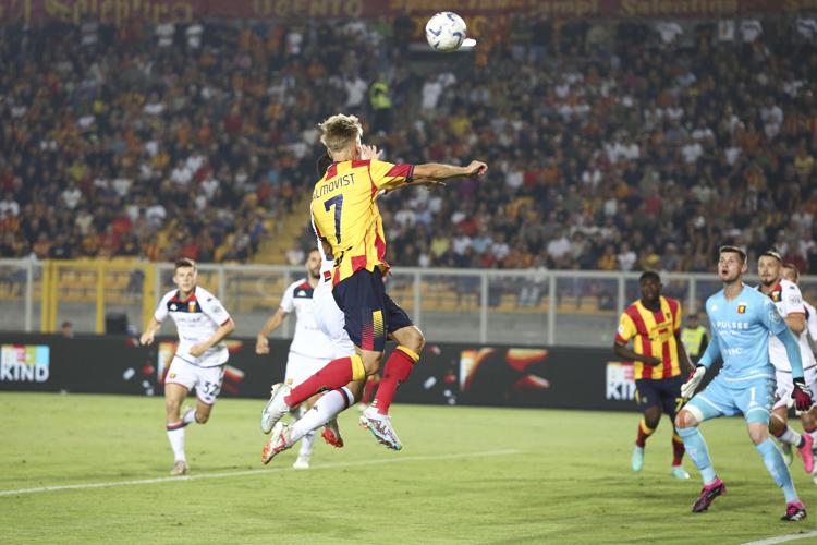 Una fase di Lecce-Genoa