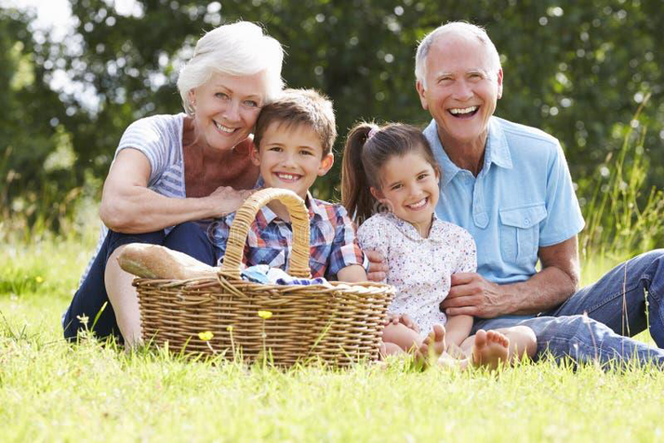 Festa dei nonni, porte aperte negli Artemisia Lab