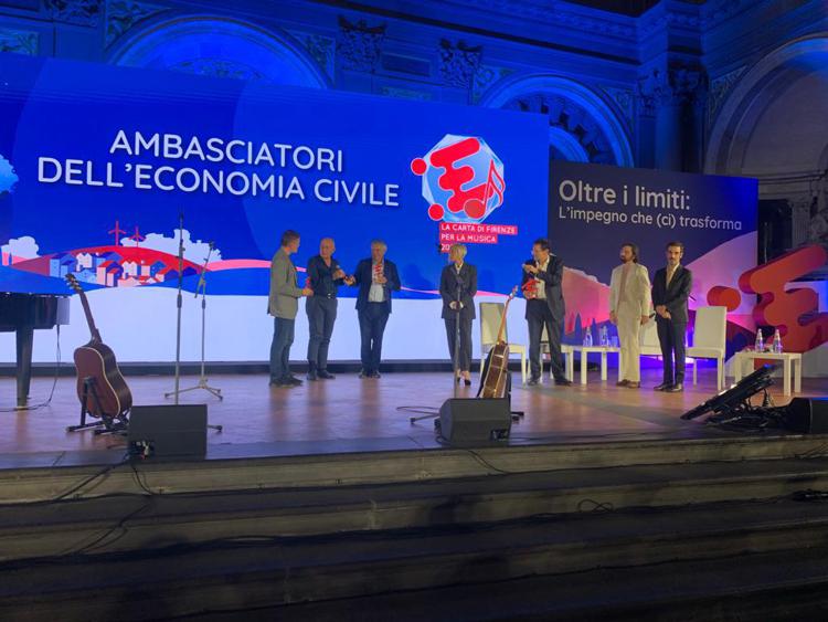 Colapesce e Dimartino, Malika Ayane e Stefano Massini nominati “Ambasciatori dell’Economia Civile per la Musica”