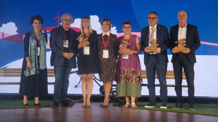 Festival Nazionale dell’Economia Civile, consegnato ai Comuni il Premio Ambasciatori Economia Civile