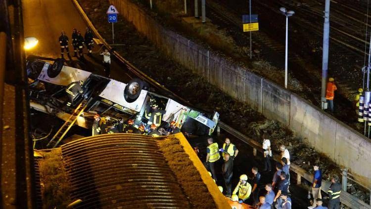 L'autobus precipitato - (Fotogramma)