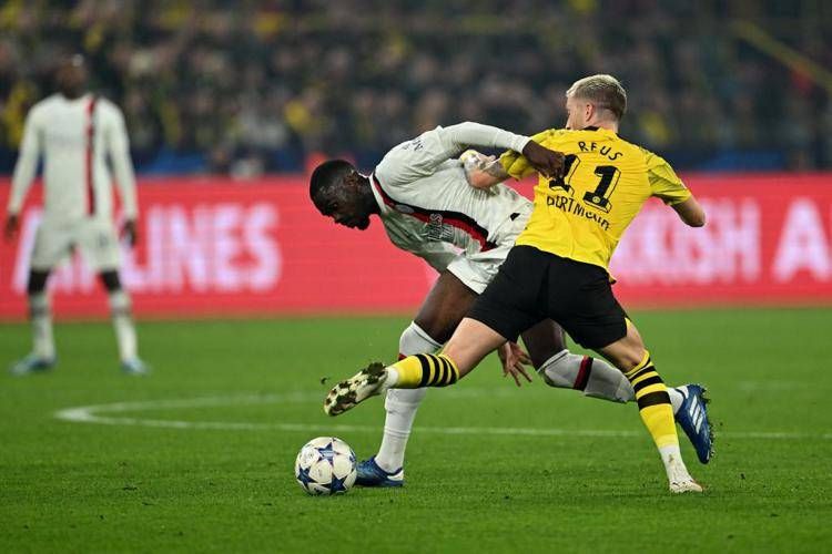 Un duello tra Tomori e Reus - (Afp)