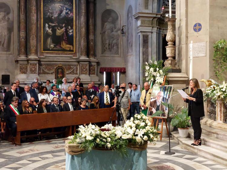 L'addio a Botero nella sua Pietrasanta: folla e commozione