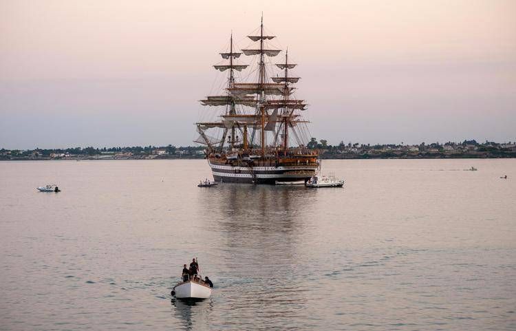 La nave Amerigo Vespucci (Fotogramma/Ipa)