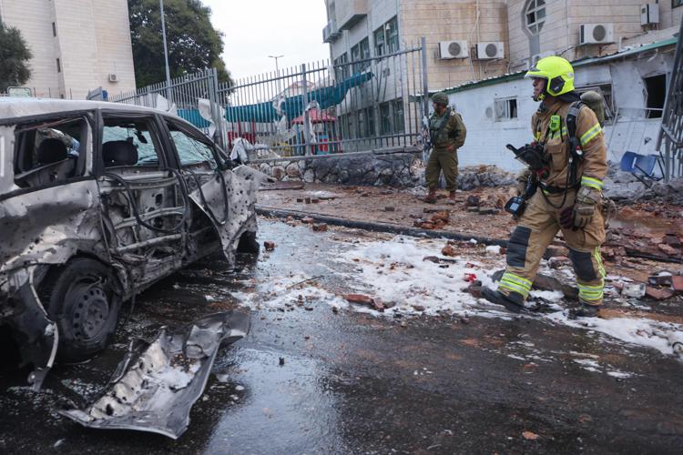 Soccorsi dopo l'attacco di Hamas in Israele - Afp