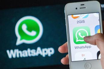 Tecnostress per abuso WhatsApp, ‘mai più di 10 chat, note vocali max 30 secondi’