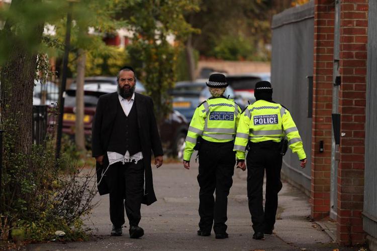 Polizia nel quartiere ebraico di Londra