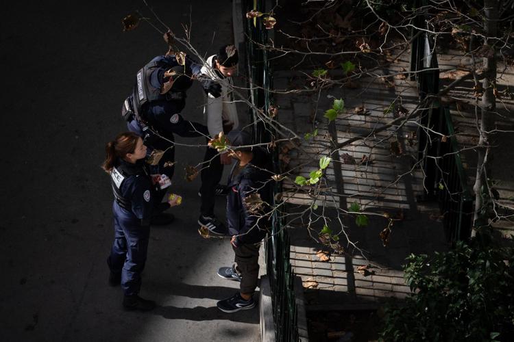 Controlli polizia francese - (Afp)