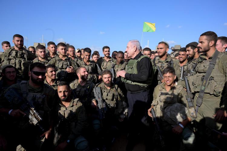 Netanyahu con soldati israeliani