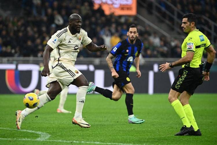 Lukaku in azione contro l'Inter