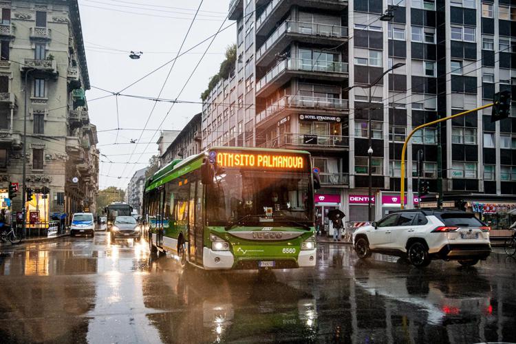 Bus a Milano - Fotogramma