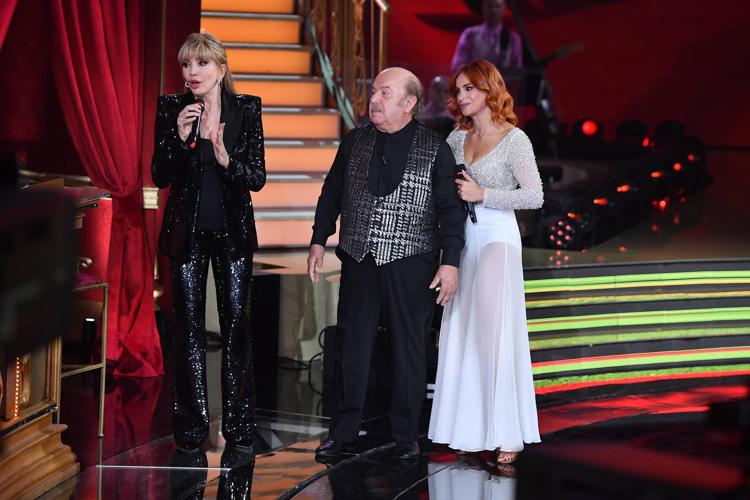 Milly Carlucci con Lino Banfi e Alessandra Tripoli  (Fotogramma/Ipa)