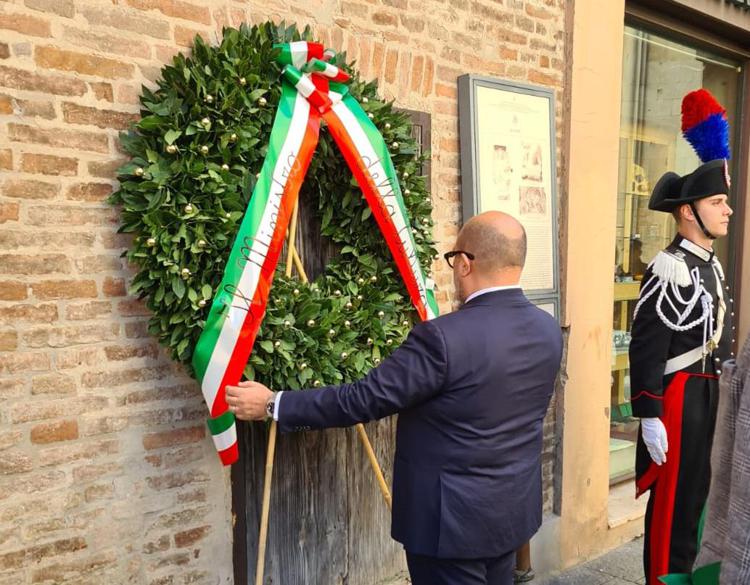 Il ministro della Cultura Gennaro Sangiuliano depone la corona alla memoria di Angelo Fortunato Formiggini