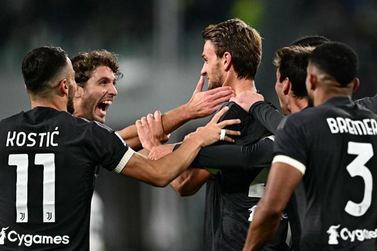 La Juve esulta dopo il gol di Rugani