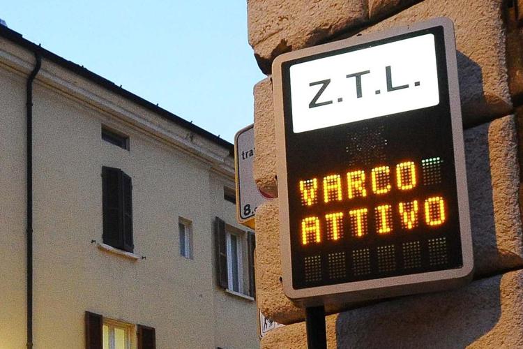 Varco Ztl Brescia (Fotogramma)