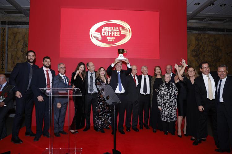 Premi: il Brasile vince l’ottava edizione dell’Ernesto Illy International Coffee Award