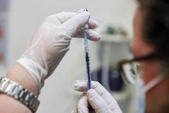 Vaccini covid, Corte Ue: “Commissione Ue non ha dato accesso abbastanza ampio a contratti”