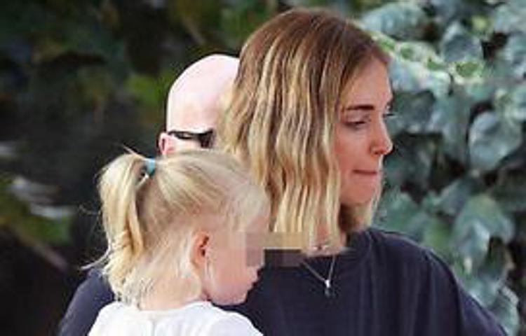 Chiara Ferragni con la figlia Vittoria (Fotogramma)