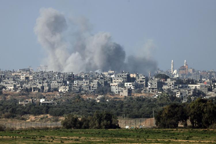 Raid su  Gaza - (Afp)