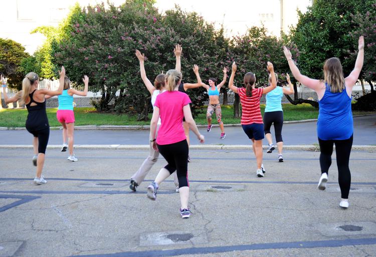 Una lezione di zumba (Fotogramma)