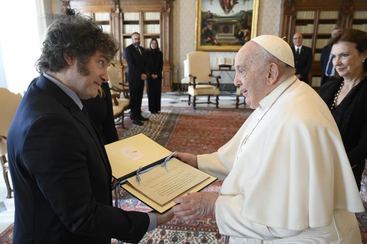 Argentinia's president meets  his compatriot Pope Francis