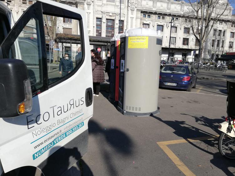 Turismo a Venezia, installato il primo bagno chimico a pagamento