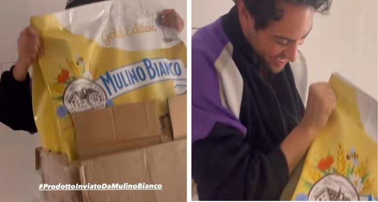 Mahmood con il pacco regalo, foto dal suo profilo ufficiale Instagram