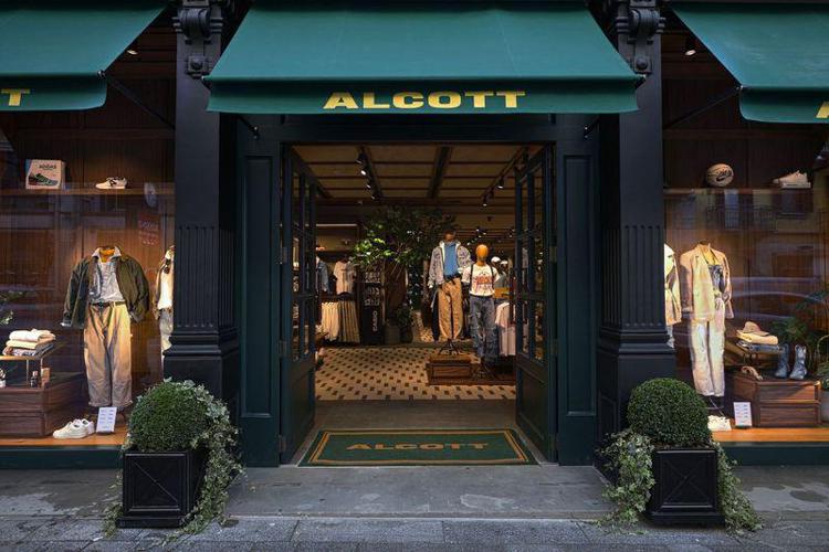 Alcott celebra reopening store milanese in via Torino