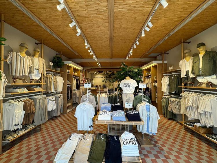 Alcott inaugura store ad Anacapri e collabora con Puma
