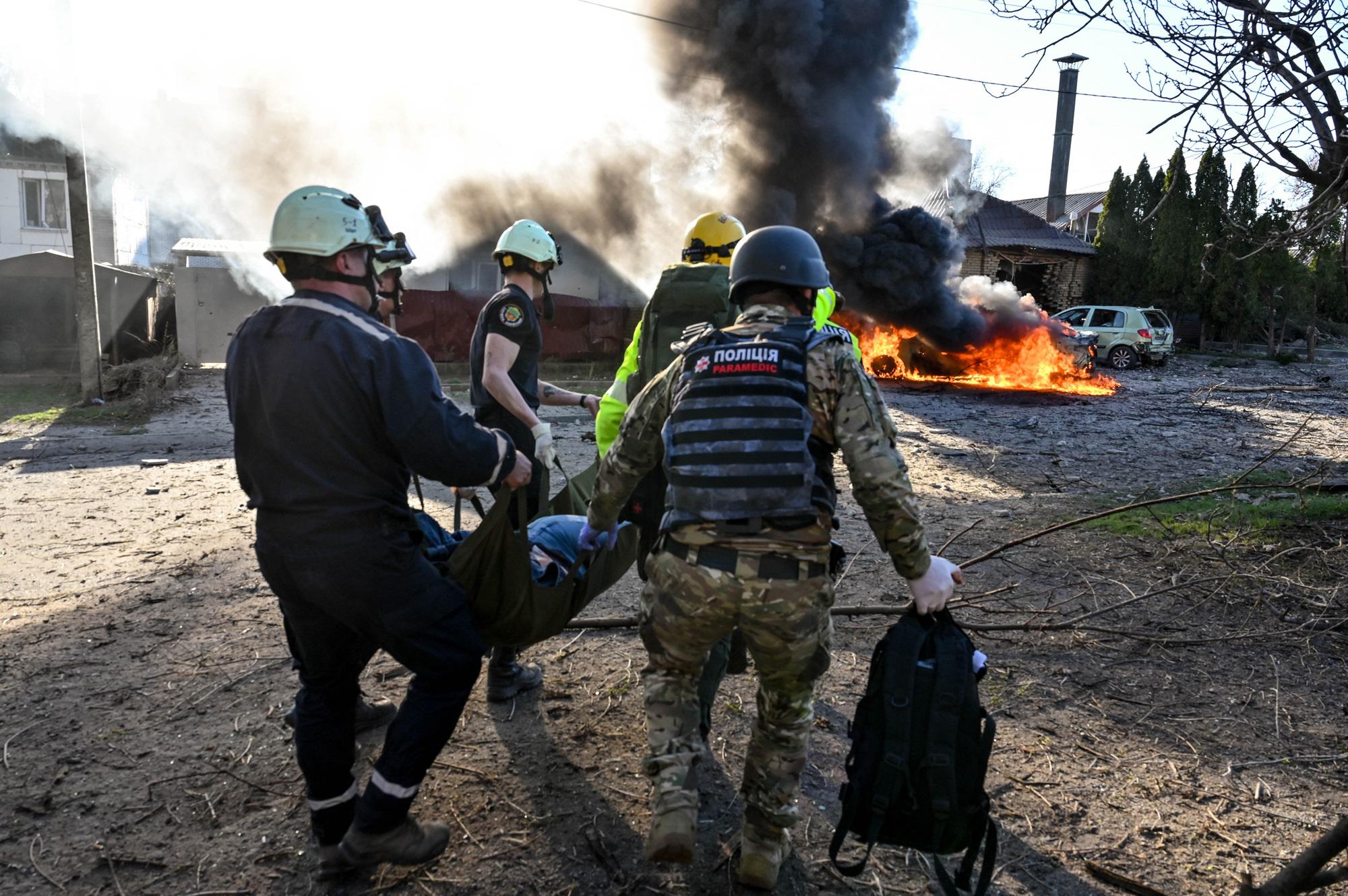 Ucraina - attacco a Zaporizhzhia: 2 morti tra cui un bambino