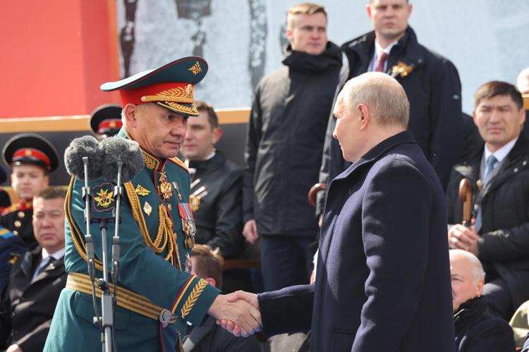 Shoigu e Putin il  9 maggio scorso - Fotogramma /Ipa