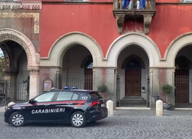 Campagnano di Roma, sesso in cambio di vantaggi economici: arrestato funzionario comunale