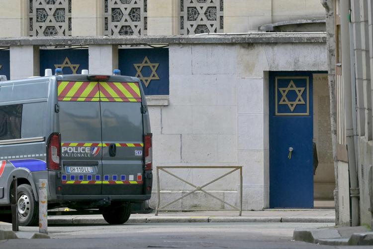 Polizia alla sinagoga di Rouen - Afp