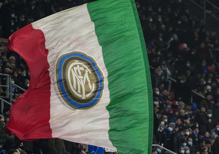 Bandiera dell'Inter allo stadio - Fotogramma