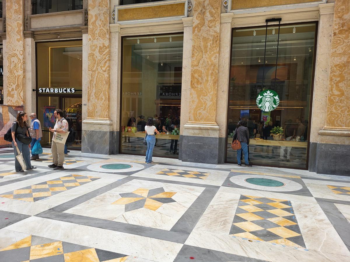 Starbucks apre a Napoli